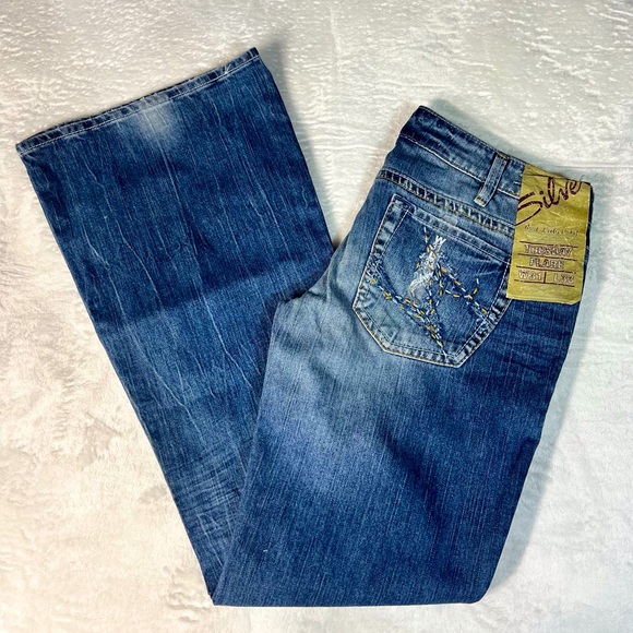 NWT SILVER JEANS Tuesday Flare 31 - Picture 1 of 7